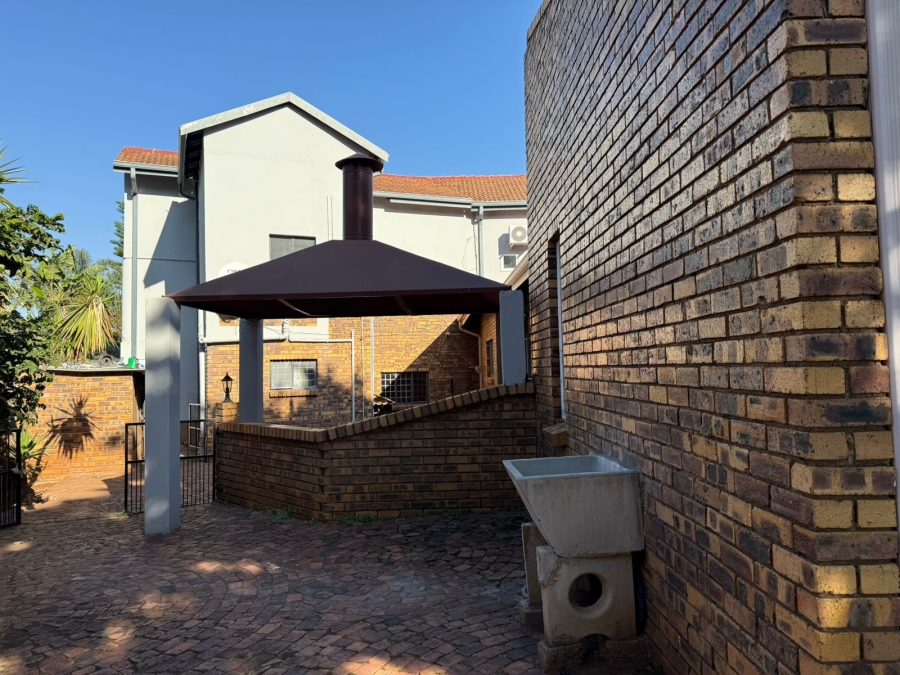 6 Bedroom Property for Sale in Safari Gardens North West